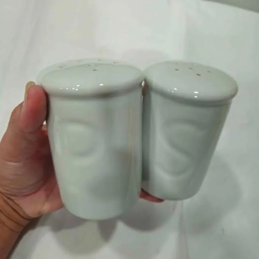 White ceramic salt pepper shakers